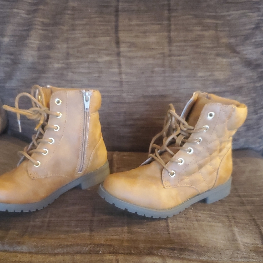 Girla Tan Ankle Boots